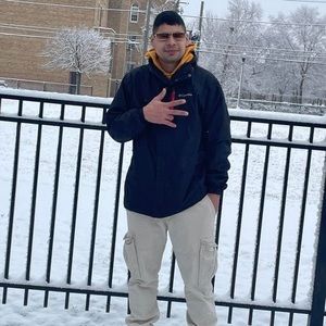 Meet your Posher, Carlos